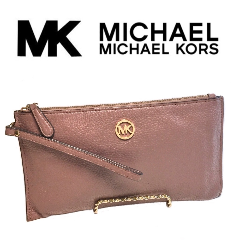MICHAEL MICHAEL KORS taupe leather wristlet